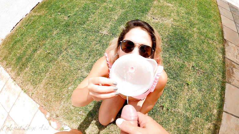 April BigAss: 배다른 딸 오줌을 시도, 그녀는 탈수, 다행히 내 오줌은 그녀가 많은 리터를 삼킬 수 있도록했다