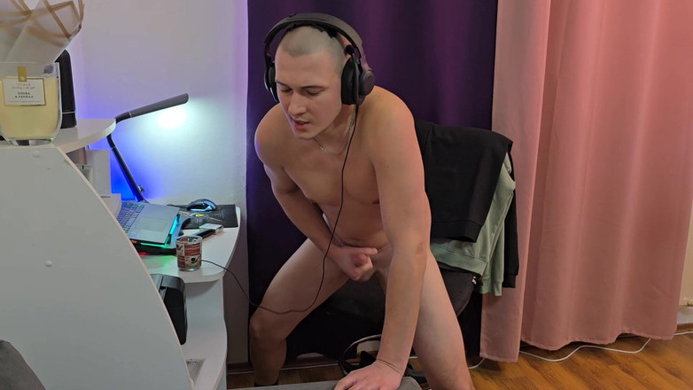 Fap_man93: Horny Gamer - Massive Cumshot After a Long Gta Session