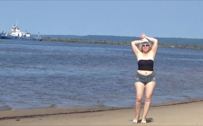 RedRoseRus: Великі дупи в джинсових шортах 4