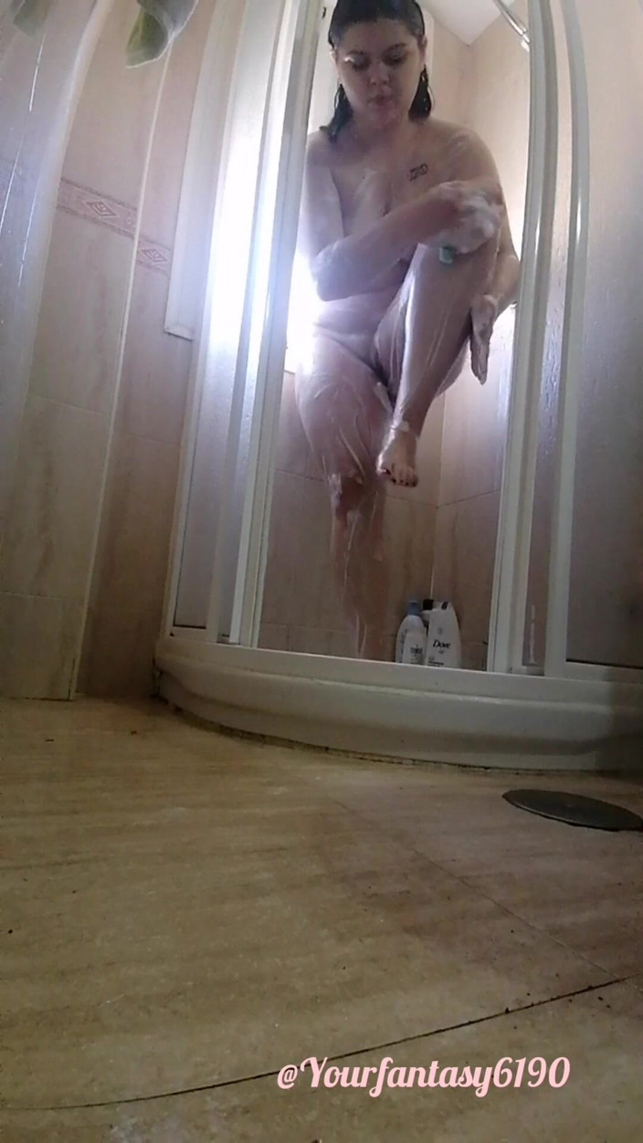 Your fantasy studio: Peeker Cam in the Shower