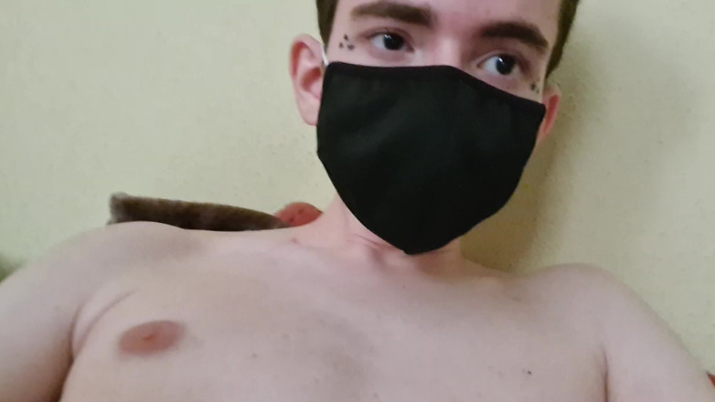 Prettyboi2000x: Trans-meisje neukt hun strakke kont met een enorme dildo - prettyboi2000x