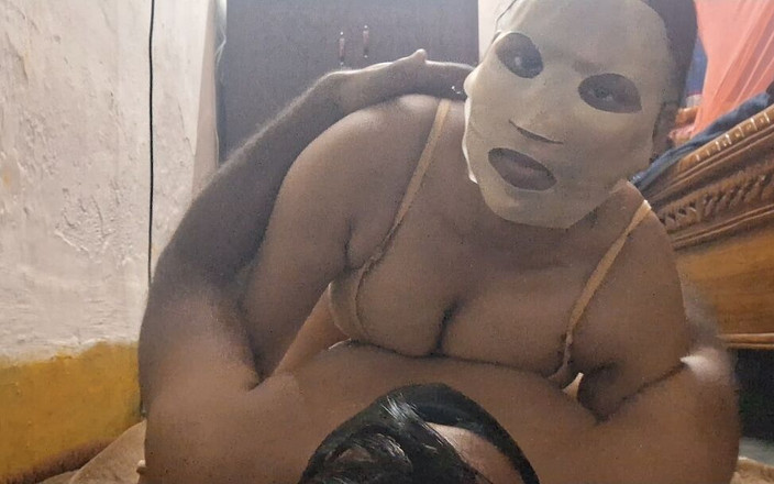 Busty Banuu: Casal indiano