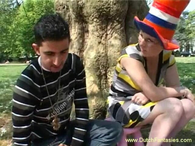 Dutch Fantasies: Horny spex milf sucks and fucks hard prick