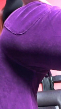 Velour oblek škádlí