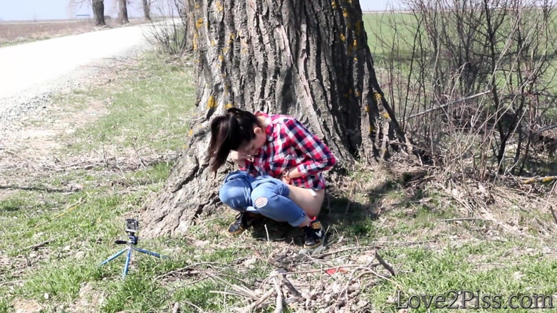 Love 2 Piss: Peeing on the side of the road