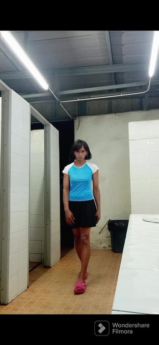 Menaiisd: Pembantu rumah menghalang air mani saya.