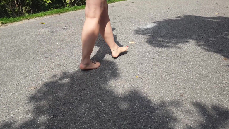 Yvette xtreme: The barefoot girl on the street