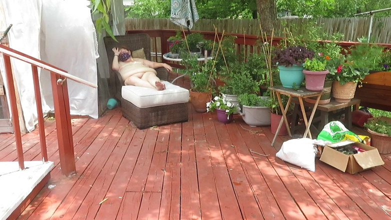 BBW nurse Vicki adventures with friends: Water hose fun times nude outside BBW Nurse VickiB looper