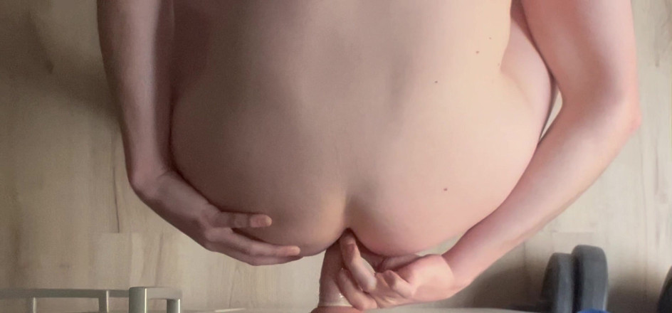 Cute Lizzy: Гарячий милий підліток трахає собаку дилдо!