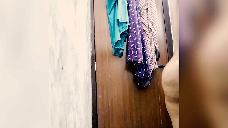 Riyathakur: Hindský audio příběh s Desi Young Bhabhi