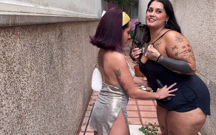 Quente club: Fat Girl Picked up MILF at Carnival Block and Took...