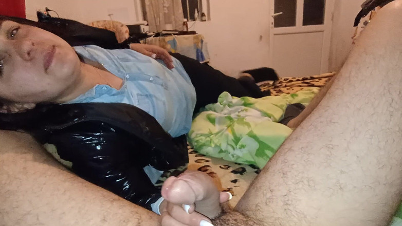 Ionut899: Ich Komme Nach Hause, Lutsche Meinem Freund Den Schwanz Und...