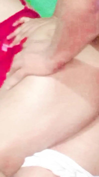 我的大屁股邻居有一个漂亮的大屁股，她让自己被操