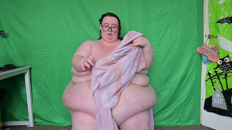 SSBBWLadyBrads: Corp gras uscat după duș cu prosop, partea 1