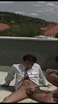 अपमानजनक तीन लोगों की चुदाई मूतना चरमसुख