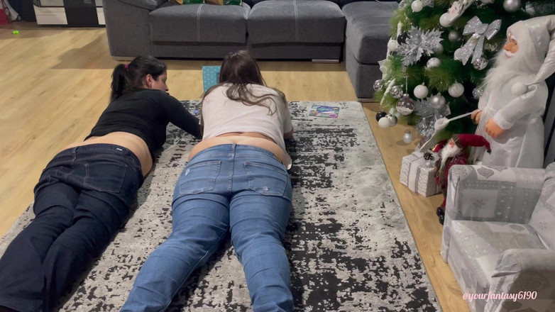 Your fantasy studio: 2人の友達、パズル、2つのお尻の亀裂