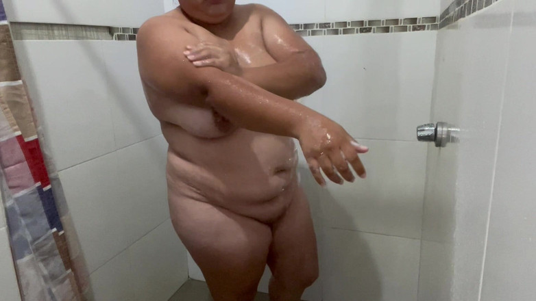 Stepmom_with_big_tits: Komşumun ne kadar zengin bir vücudu var, evine giriyorum ve...