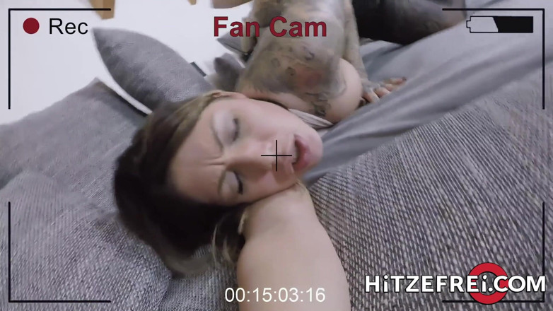 Hitzefrei: Anal toy play with Jolee Love and Mia Blow