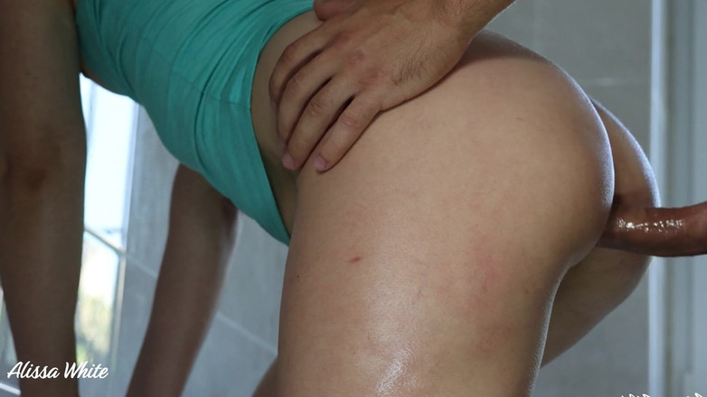 Alissa White: Czy mój dupek jest ciasny? Pulsujące anal kremówka miałem szczęście, że...