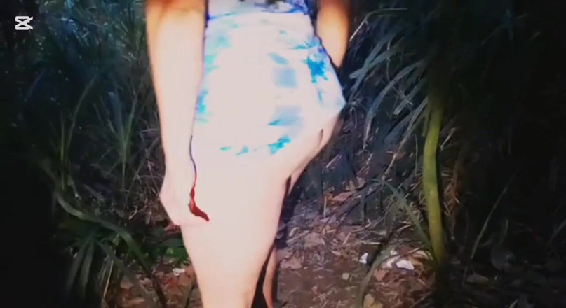 Milfcaliente69: Tante seksi masturbasi di luar ruangan medellin