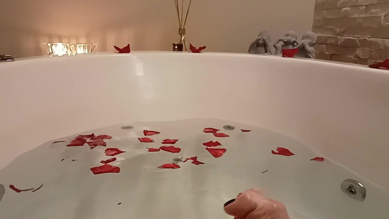 Mel Fire: Foot Spa with Rose Petal Crushing