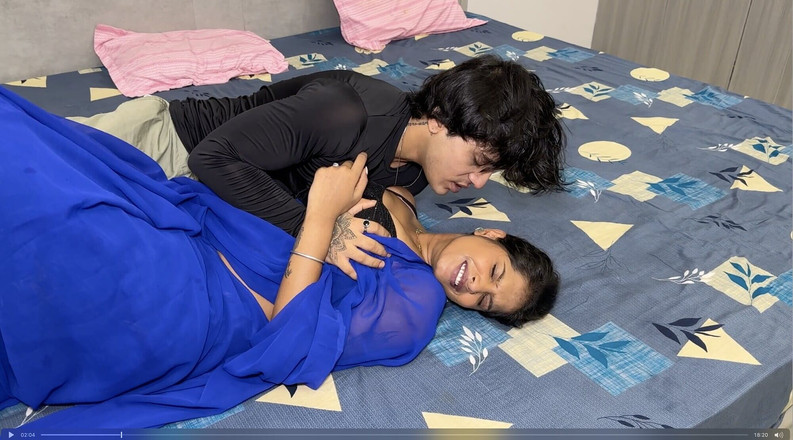 BoldkaAdda: Сусідка дзвонить бхабхі додому і займається сексом зі своєю сексуальною бхабхі, жорстко трахається з аудіо на хінді