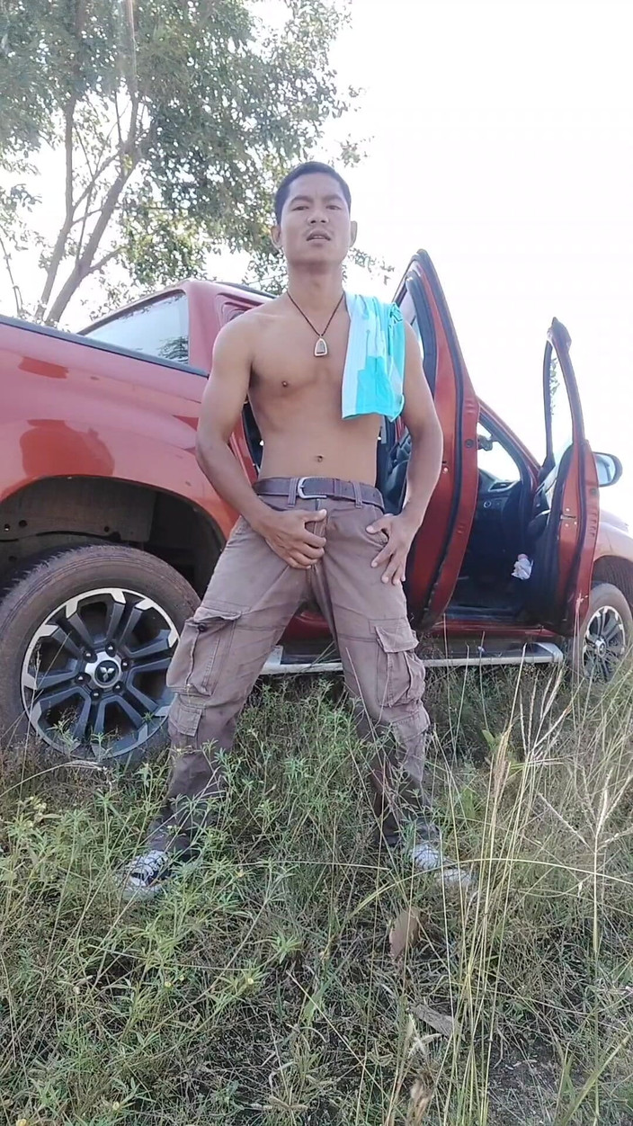 ninesuriya: 어서, 나는 차 옆에 흥분해