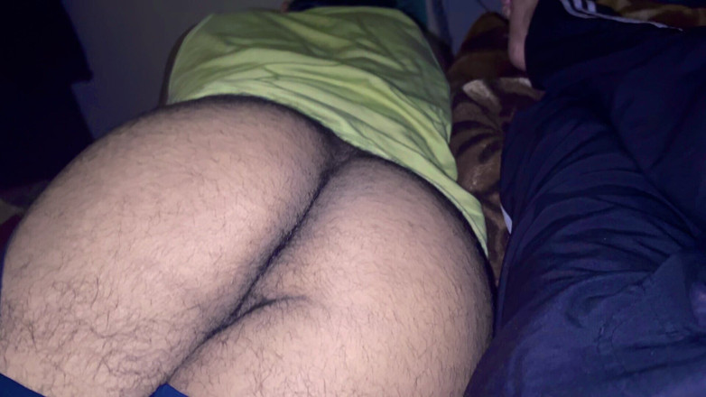 Desi__Panda: 继兄弟在午夜的大屁股抚摸