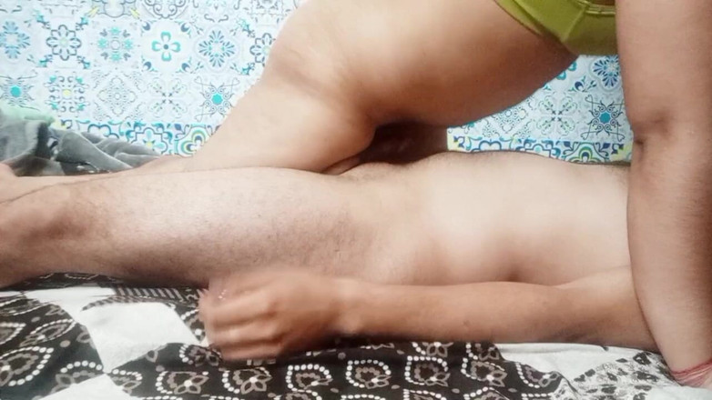 Sex bird: Bhabhi's video van het neuken ging viraal
