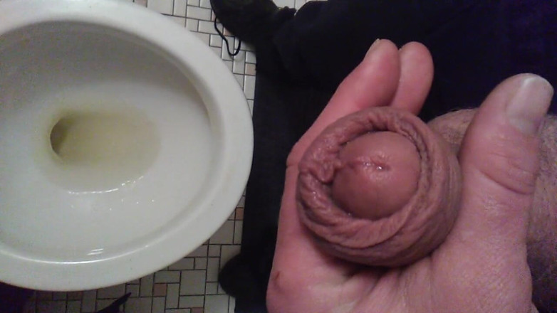 LilTaste: Taking a Pee While Partly Shaved
