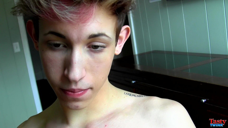 Tasty Twink: Kuk suger blake får en behandling