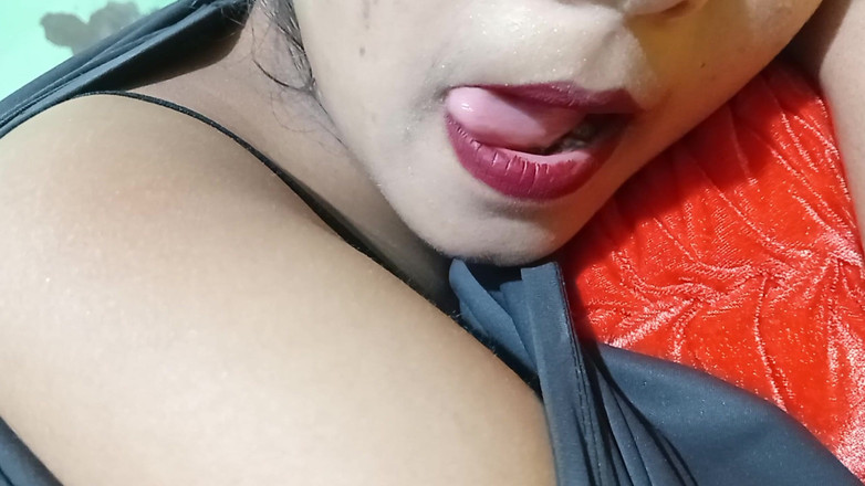 Dearshivani: Hintli güzel desi yenge chut'a arazi koyarak eğleniyor