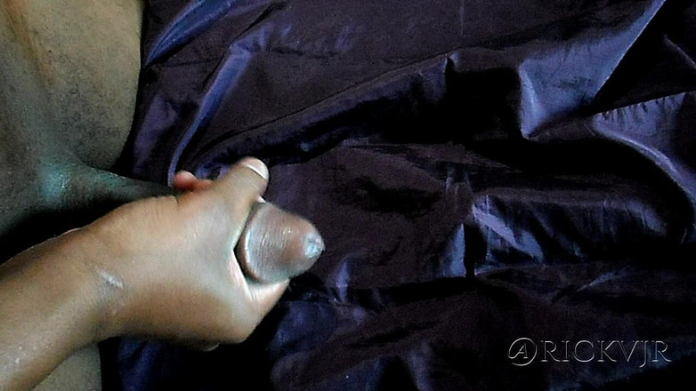 Rickvjr: à la table du bureau « Sperme mouillé »