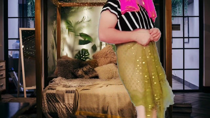 Kitty_Cross: Camera i suoi vestiti e io sexy calda nudità danza...