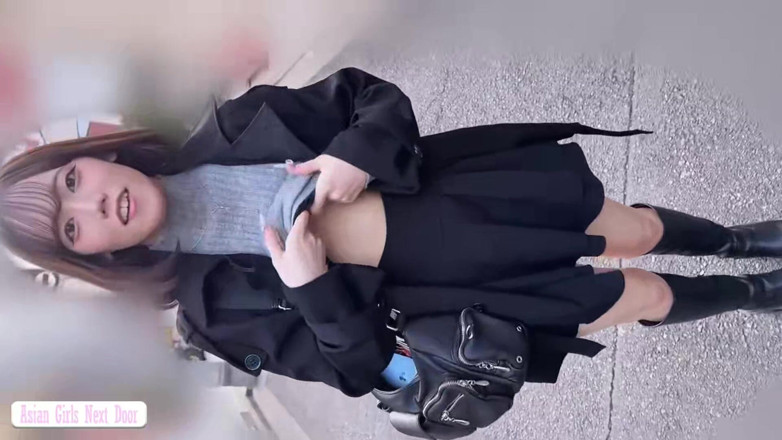 Sky Angel: 낮 산책은 대담하고 대담한 노출과 상승 긴장 리드를 강렬한 질싸 순간으로 바꿉니다.