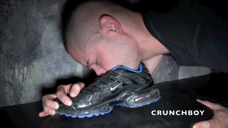 Sneaker gay: Two sexy scaly lads fucking in sneakers in backroom