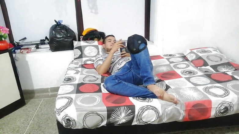 ANGELES: 내 의붓여친은 우리가 혼자라는 사실을 이용하고 나를 만질 기회를 택하고 그의 팩 전체에 시오후키