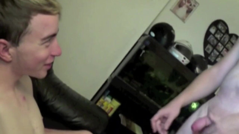 Crunch Boy: Feminate twink fucking a sexy boy not really gay