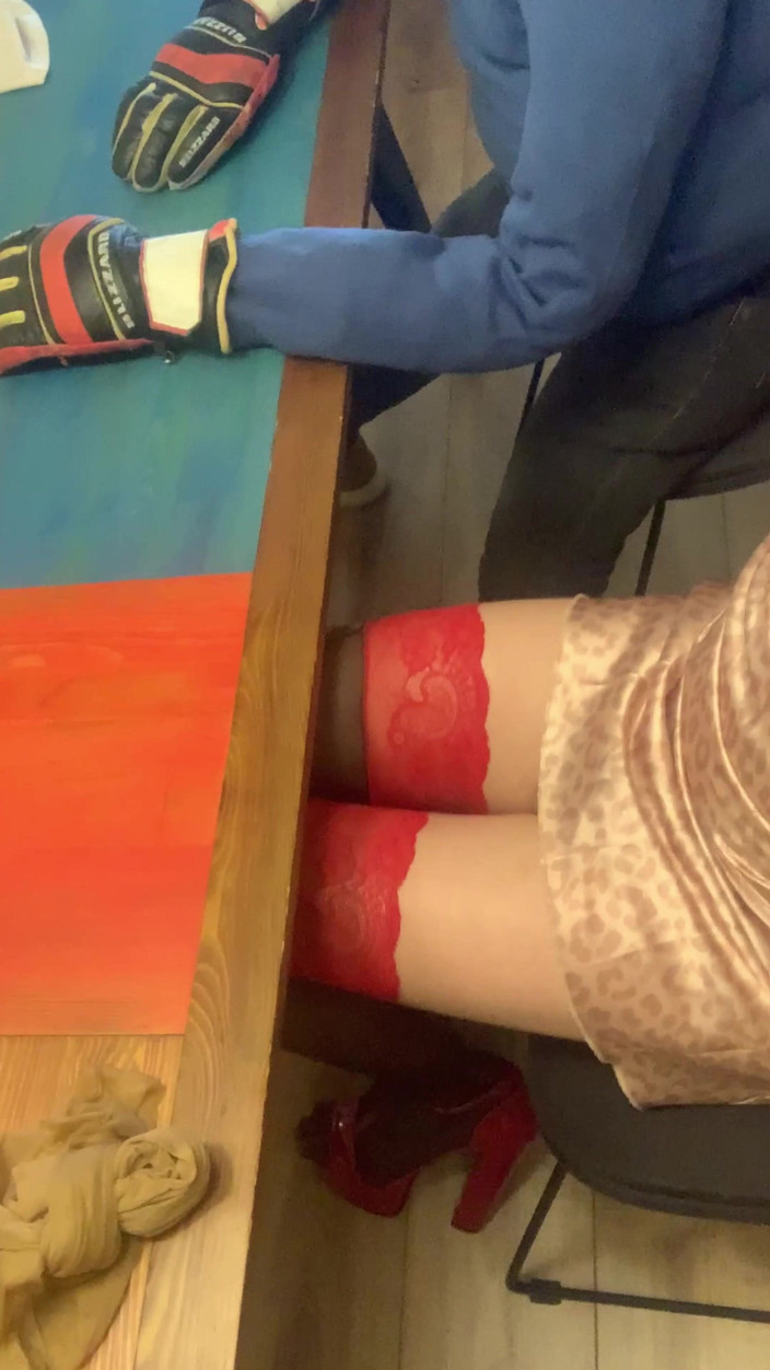 cd_aysemmm: 我在一个同性恋酒吧里摸了一个陌生人的鸡巴