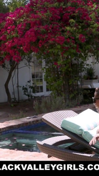 Prissy Nubian Princess Gets Wet