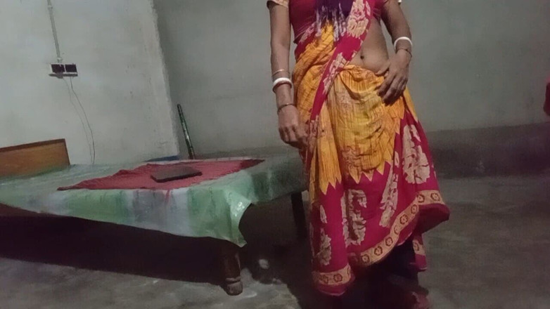 Bengaliauntykichut: Married Auntie's Insatiable Lust at 2 Am-pure, Raw Desire.