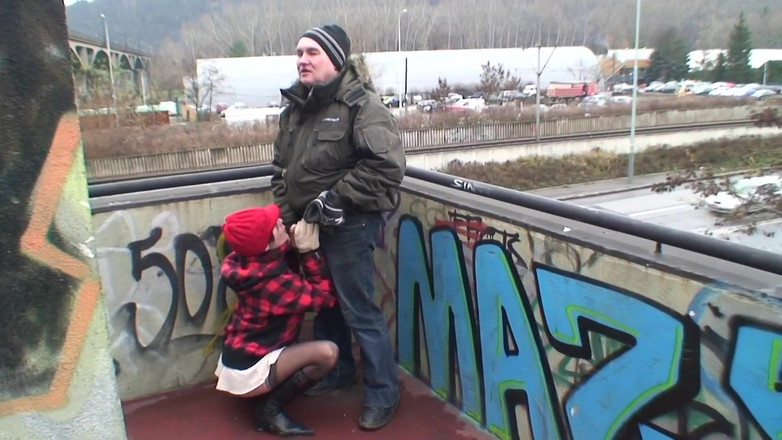 Maximum Desire Orrange media: Nádherná nadržená brunetka s dokonalými kozami dostane pěkný tvrdý penis...