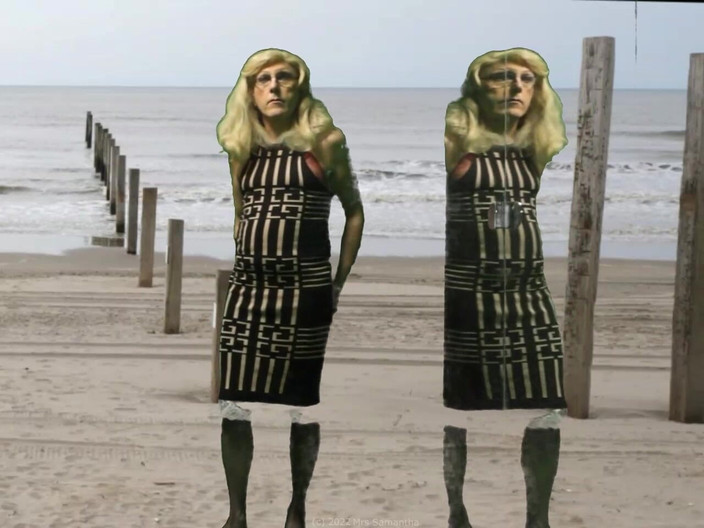 Mrs Samantha: Mevrouw Samantha verkleedt zich in een witte onderrok en een...