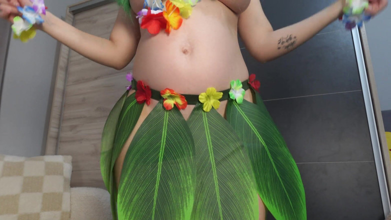 AmayaMori: Üvey kız kardeşim yeşil Hawaiili cosplay kostümüyle Hawaii dansı yapıyor...