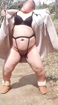 Insert M Remote-control Vibe for Women, and Connect an Exposure Collar