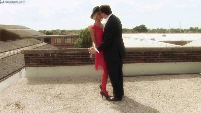 Babe Stare: A couple is not shy to go all out in...