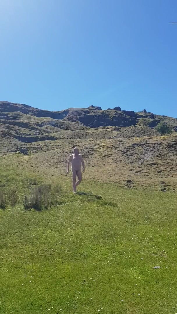 Miguel13: Caminhada nua
