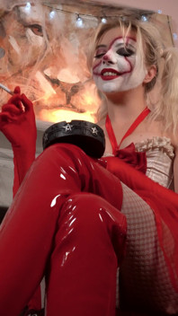 Creepy Circus Princess z tebe udělá svůj lidský popelník