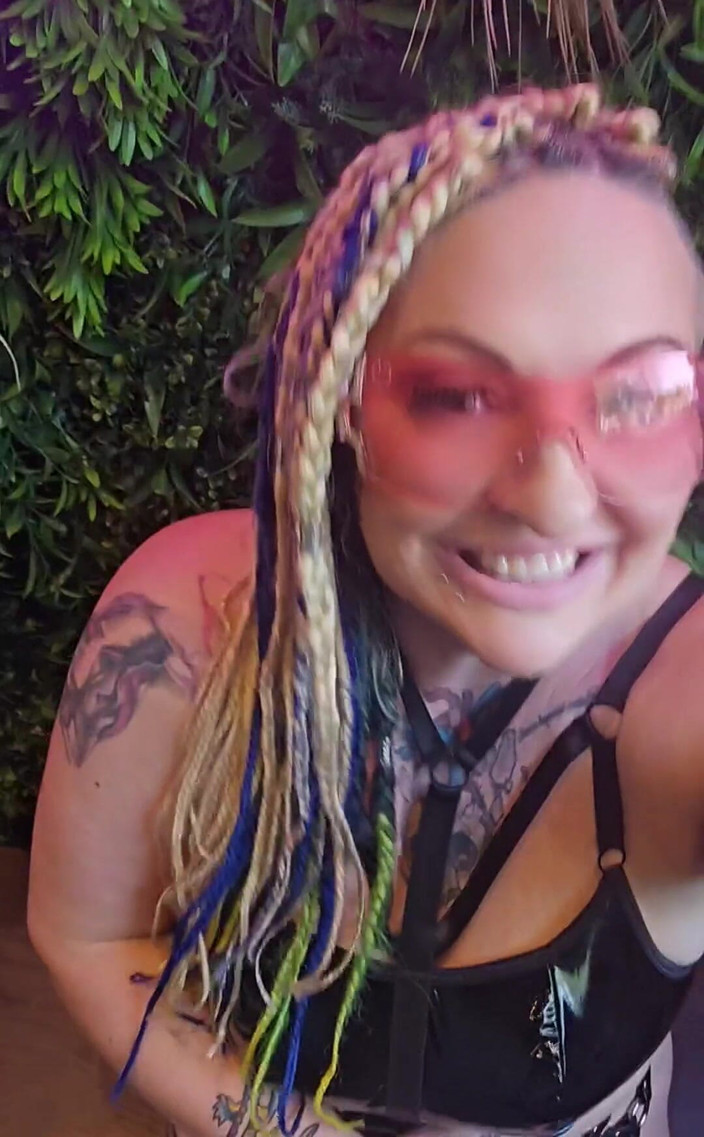 Livie Blainn: Cuma bersantai sambil bertukar pasangan