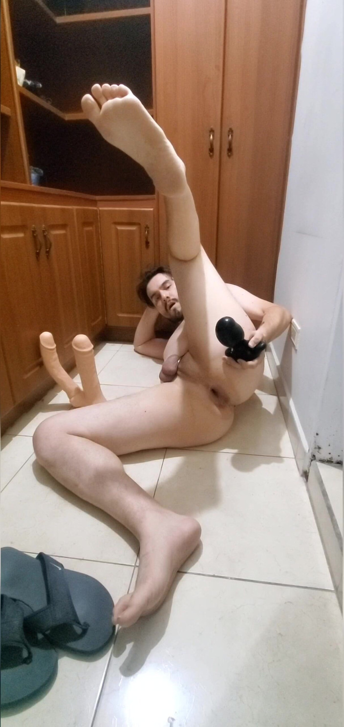 SlutClosetedfag: Îmi întind gaura acasă